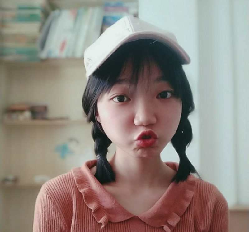 高颜值嫩女